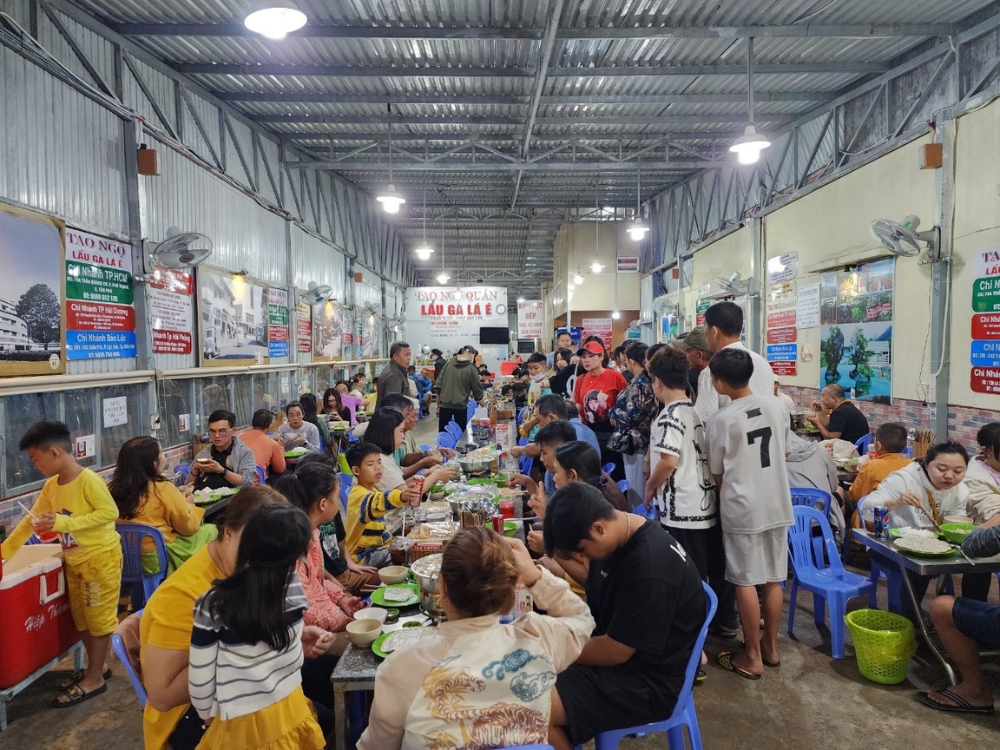 Đôi nét về quán (không gian, menu)